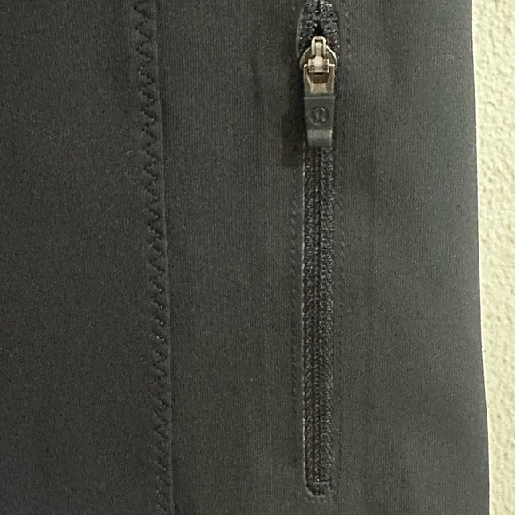 Lululemon Shorts Zipper in Front - Picture 3 of 5